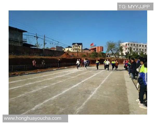 刘耀文与足球明星亲密合影展现青春活力与运动激情的完美瞬间